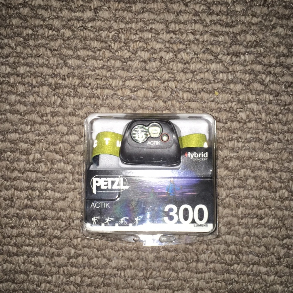 PETZL 300 lumens head lamp